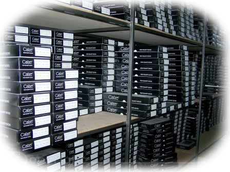 SHELVES WITH PRODUCTS